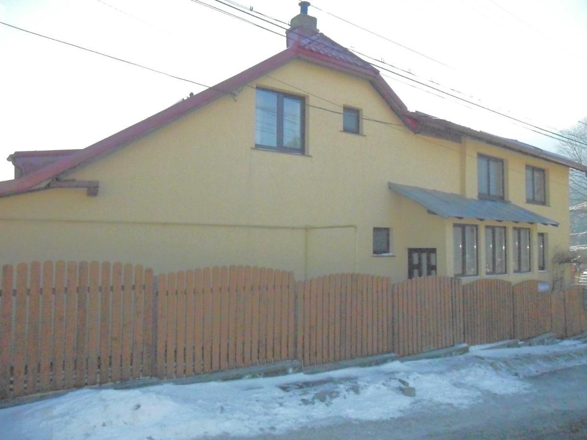 Готель Casa Doina Буштені Екстер'єр фото