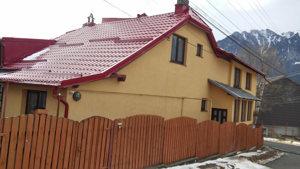 Готель Casa Doina Буштені Екстер'єр фото